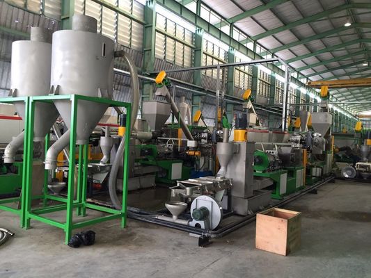 300 کیلوگرم در ساعت سفت و سخت پوسته های دو مرحله ای خط دانه بندی پلاستیک